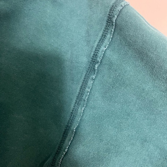 American Eagle Outfitters Green Peace & Heart Casual Crewneck Cozy Sweatshirt XS - Picture 7 of 8